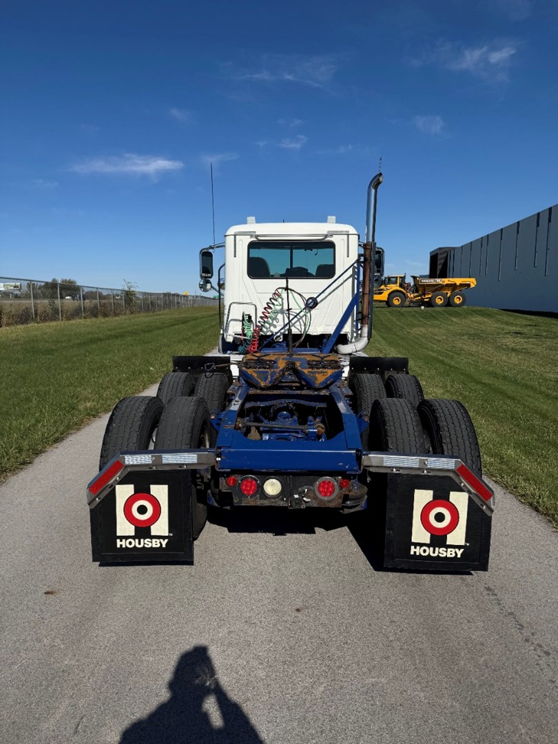 2017 MACK CXU613 - USED TRUCKS DAY CAB - image 5